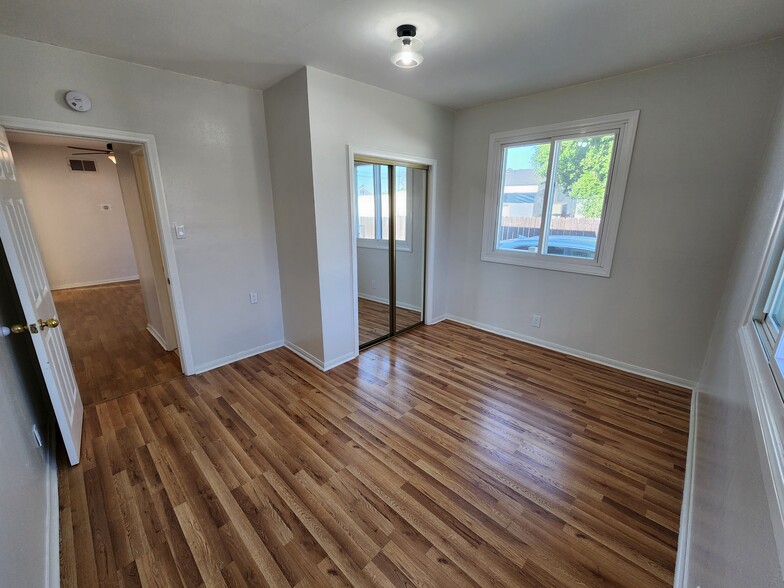 Building Photo - 10447 Cantara St