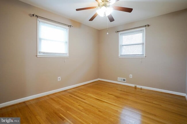 Building Photo - 2017 N Cameron St