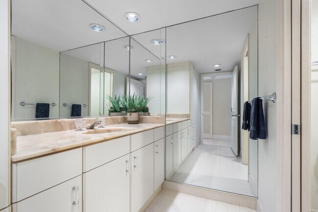 Building Photo - 5080 N Ocean Dr