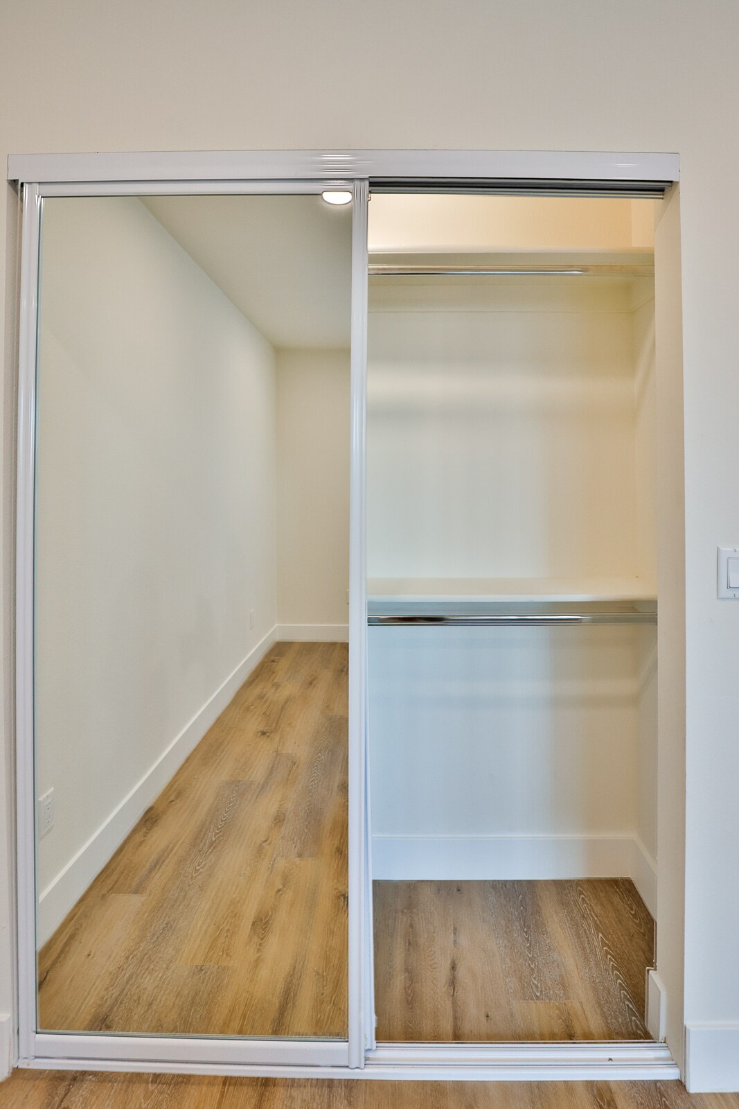 Building Photo - 1164 W 37th Pl