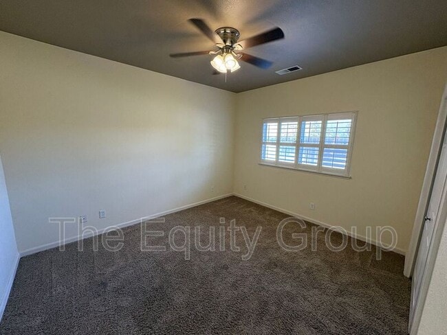 Building Photo - 540 W Birch Ct