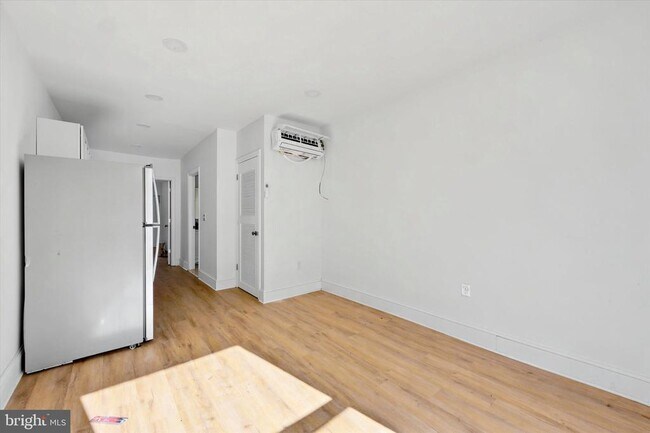 Building Photo - 2046 S Norwood St