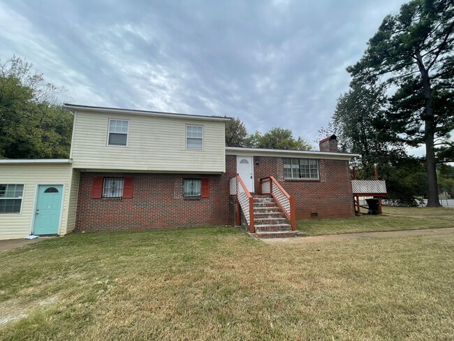 Building Photo - Four Bedroom - Two Bath Home