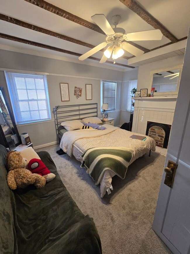 Building Photo - 72A