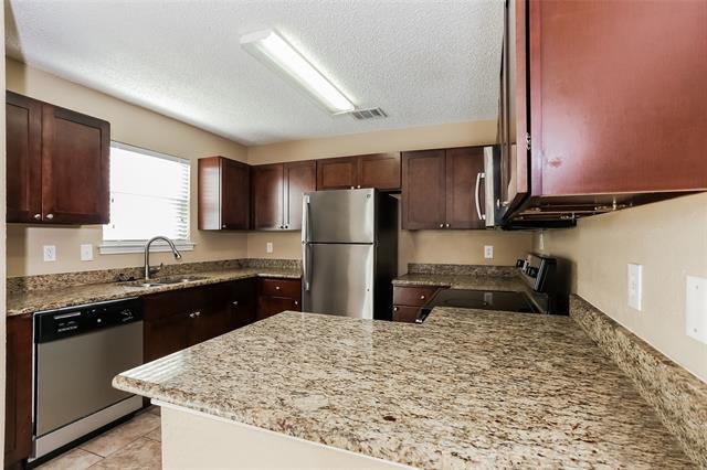 Building Photo - 945 Thorton Dr