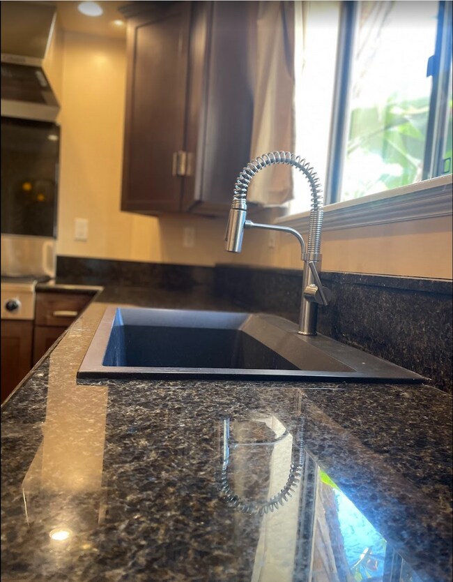 Building Photo - Call for your Private Showing! - Rent Ready September 1st