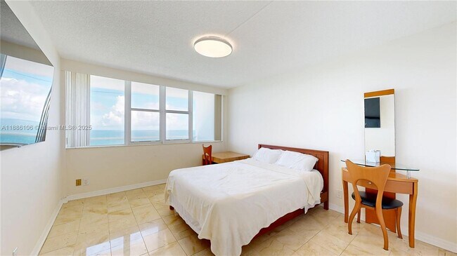 Building Photo - 3140 S Ocean Dr