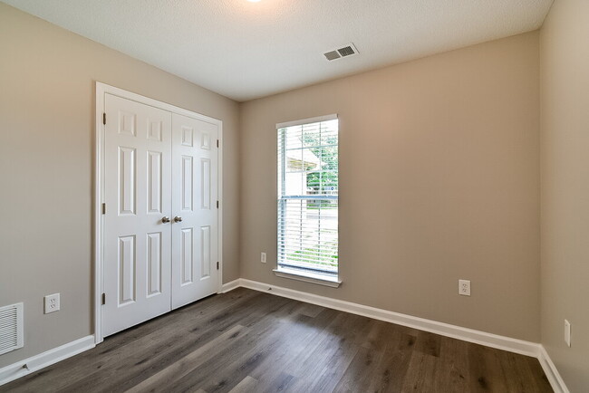 Building Photo - 1801 Cherry Creek Dr
