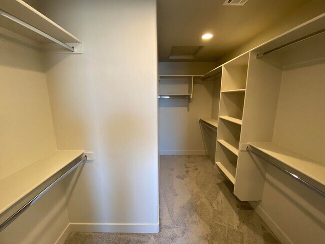 Building Photo - Beautifully Designed 3 Bedroom Townhome Ne...