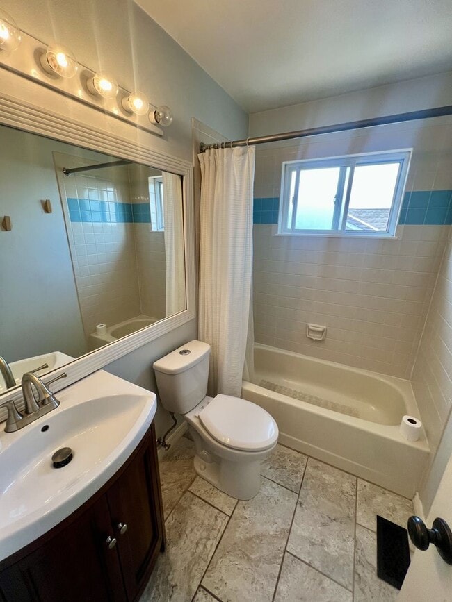 Building Photo - Gorgeous 4 Bedroom Home in Briargate!