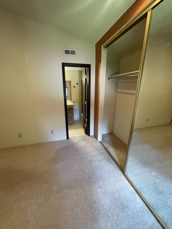 Building Photo - Beautiful Condo in South Glenwood Springs