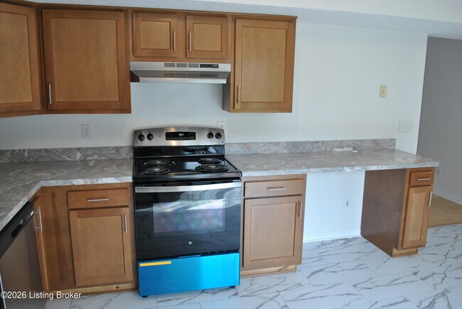 Building Photo - 4118 Hickoryview Dr