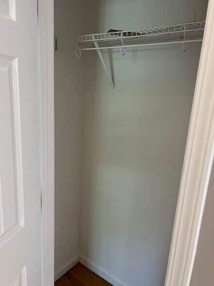 Building Photo - 864 Ashwood Dr