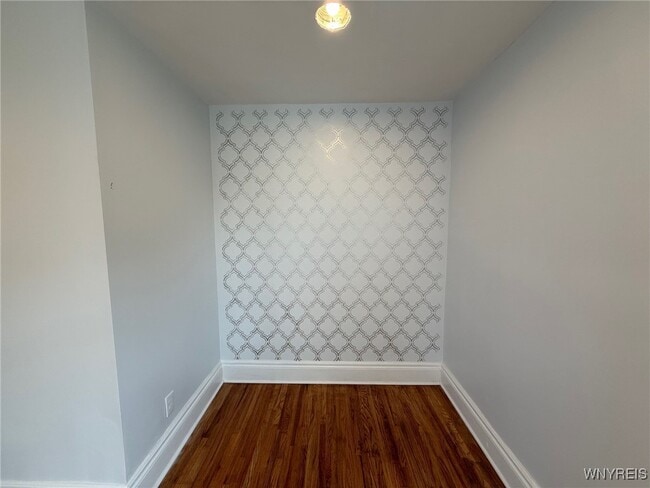 Building Photo - 11 Baynes St