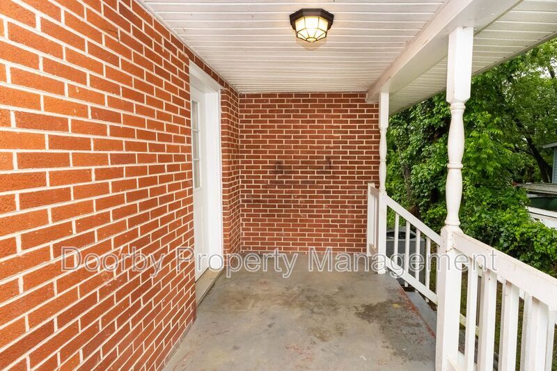 Building Photo - 403 Warren St