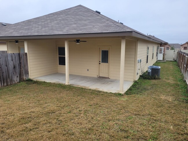 Building Photo - Luxury Duplexes in New Braunfels, TX!