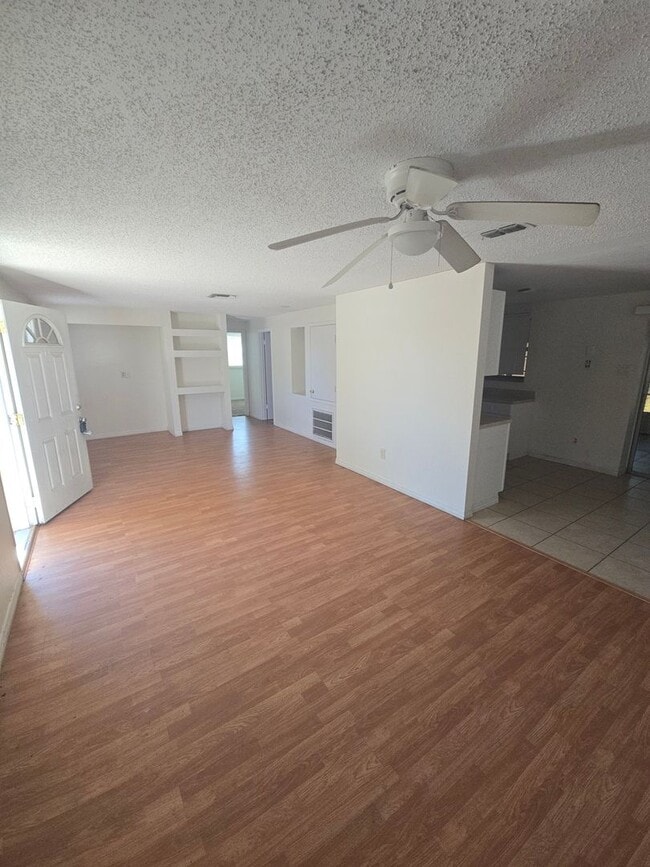 Building Photo - 3-Bedroom, 2-Bathroom Home in Spring Hill | ***(MOVE-IN SPECIAL/50% OFF 2ND MONTH)***