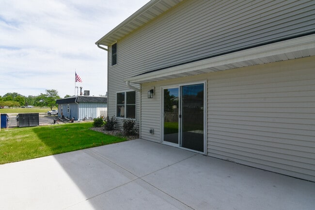 Building Photo - 735 Hoffman Rd