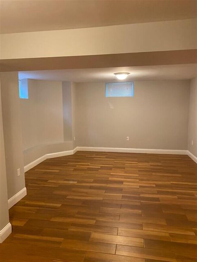 Building Photo - 7 Marney St