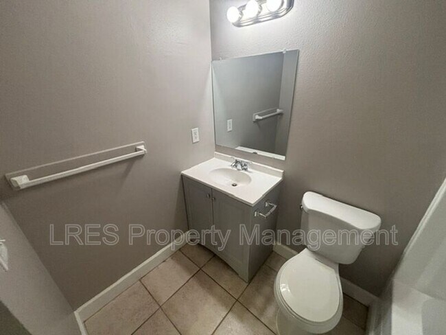 Building Photo - 1605 Terrace Dr