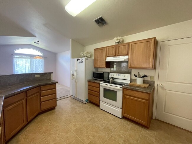 Building Photo - Kihei Three Bedroom