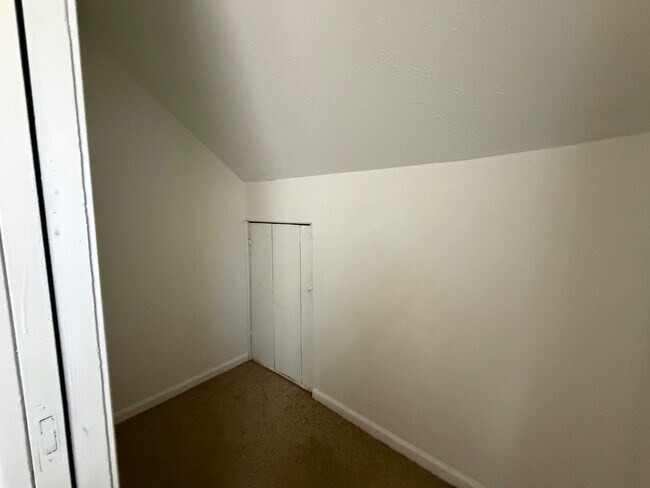 Building Photo - Fully Renovated 3-Bedroom Home – Move-In R...