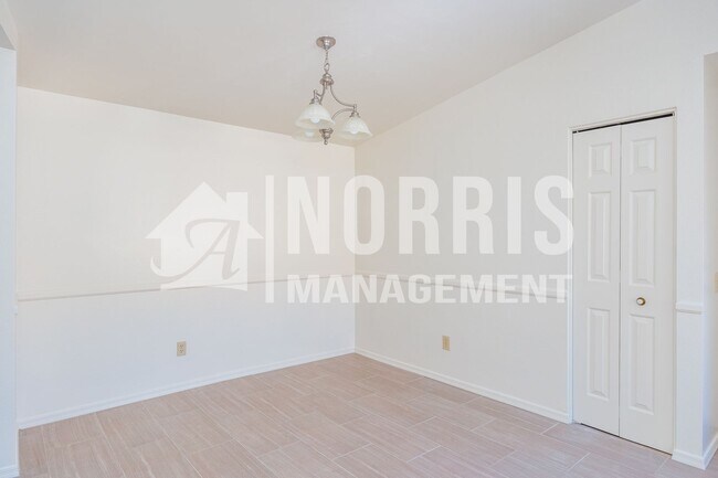 Building Photo - Cozy Home with No HOA and a Large NO Maintenance Backyard