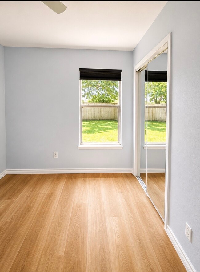 Building Photo - 10415 Norton Dr