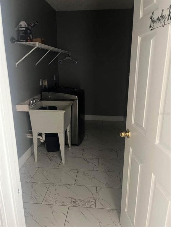 Building Photo - 2500 Jasmine Trace Dr