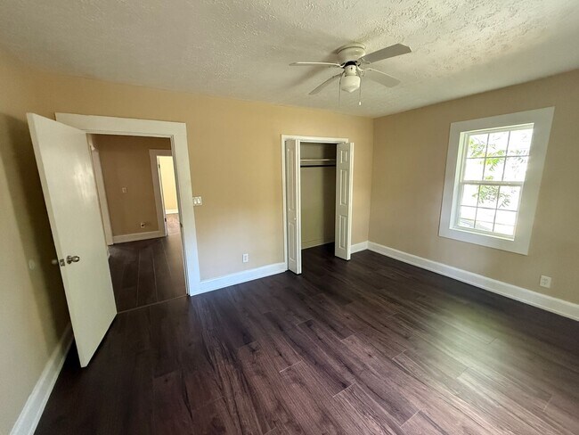Building Photo - Charming 2 Bedroom / 1 Bathroom Home Near Downtown Pell City & Logan Martin Lake