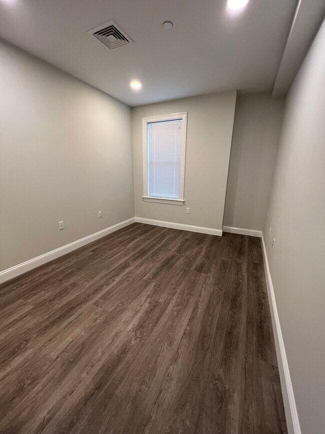 Building Photo - 320 Middlesex Ave