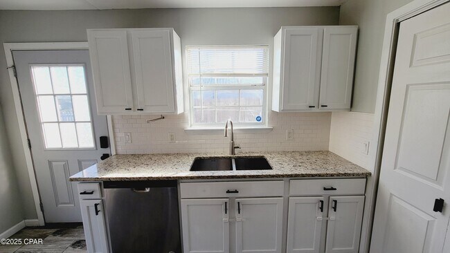 Building Photo - 1813 Arthur Ave