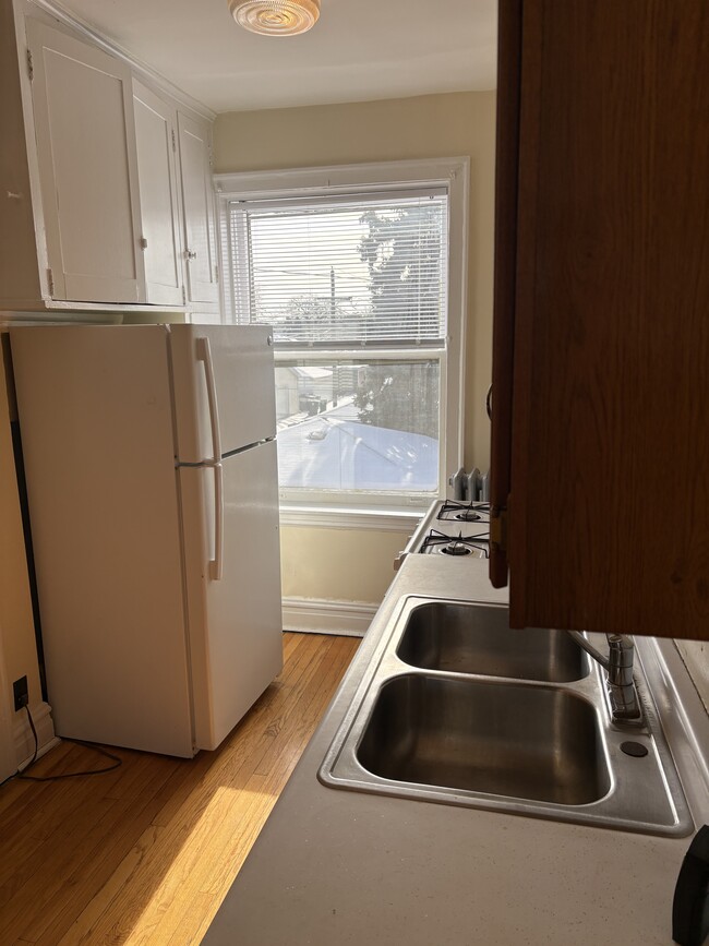 Building Photo - 33rd & Ridgeland Ave