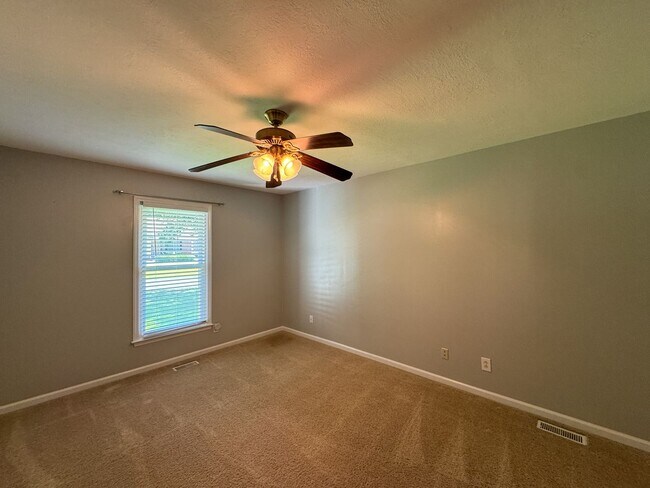 Building Photo - Lovely 3 Bed 2 Bath Home with Bonus Room
