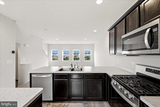 Building Photo - 246 Norland Knoll Dr