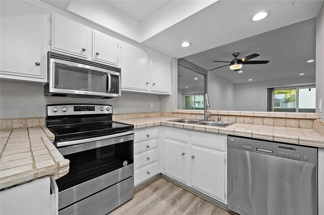 Building Photo - "Charming 1-Bedroom Furnished Retreat with...