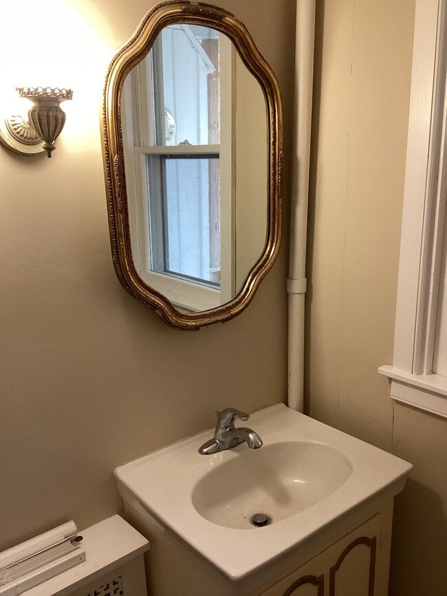 Building Photo - Two-Bedroom House