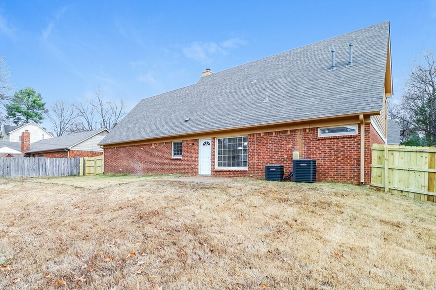 Building Photo - 329 Locust Grove Dr