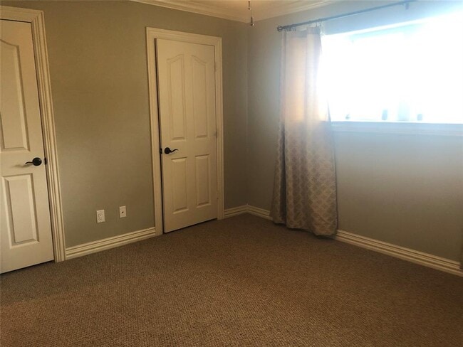 Building Photo - 2330 Lakewood Yacht Club Dr