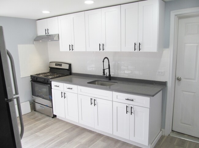 Primary Photo - 11 Heckman St