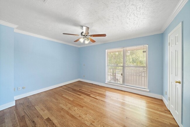 Building Photo - 12104 Burdine St