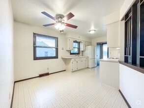 Building Photo - 9522 W Howard Ave