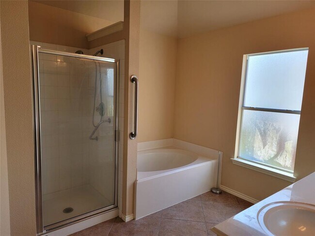 Building Photo - 2734 Troy Dr