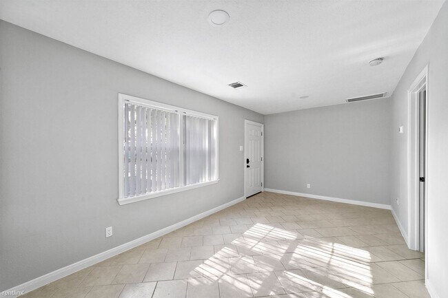 Building Photo - 1 br, 1 bath Duplex - 230 West 27th Street 2
