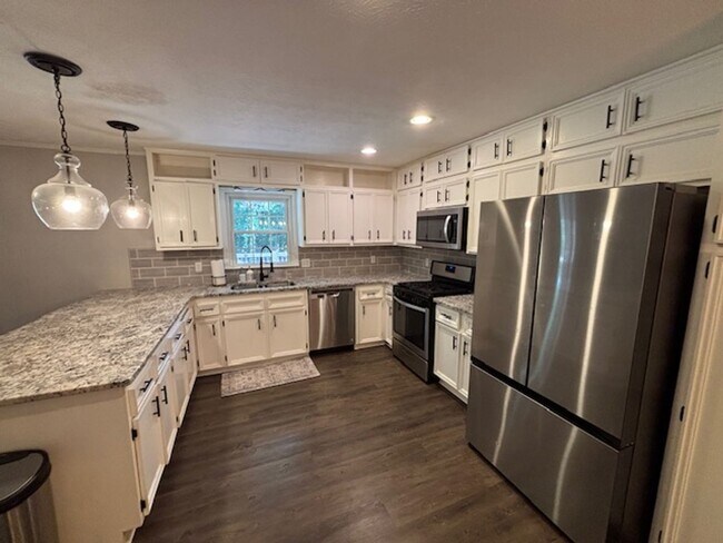 Building Photo - Beautifully Renovated 3-Bedroom, 2-Bath Ranch Home on Full Basement!