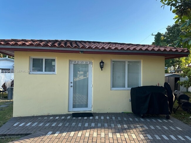 Building Photo - 5440 SW 101st Ave