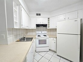 Building Photo - 210 Lake Pointe Dr