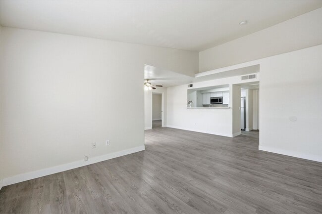 Building Photo - Nice Upgraded 2 Bedroom Condo in Gated Community - Eastern and 215