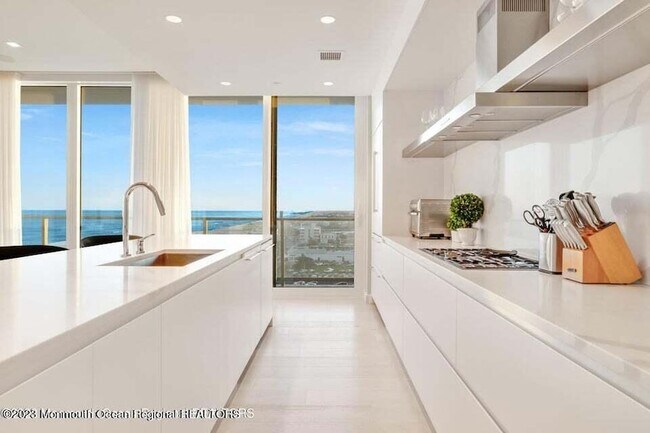 Building Photo - 1101 Ocean Ave N