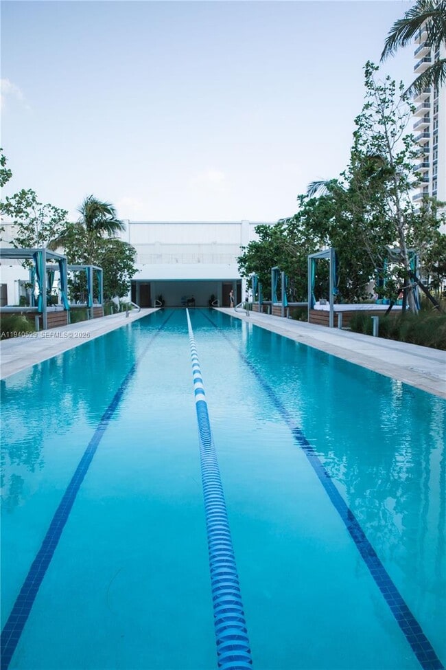 Building Photo - 700 NE 26th Terrace